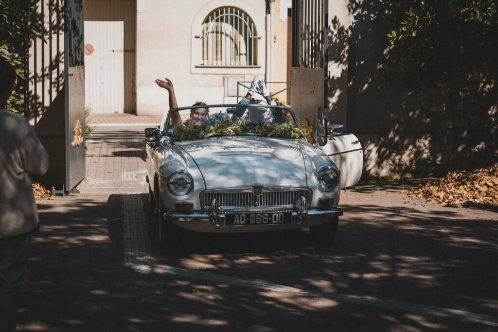 Location de voiture mariage militaire. Arrivée à la mairie